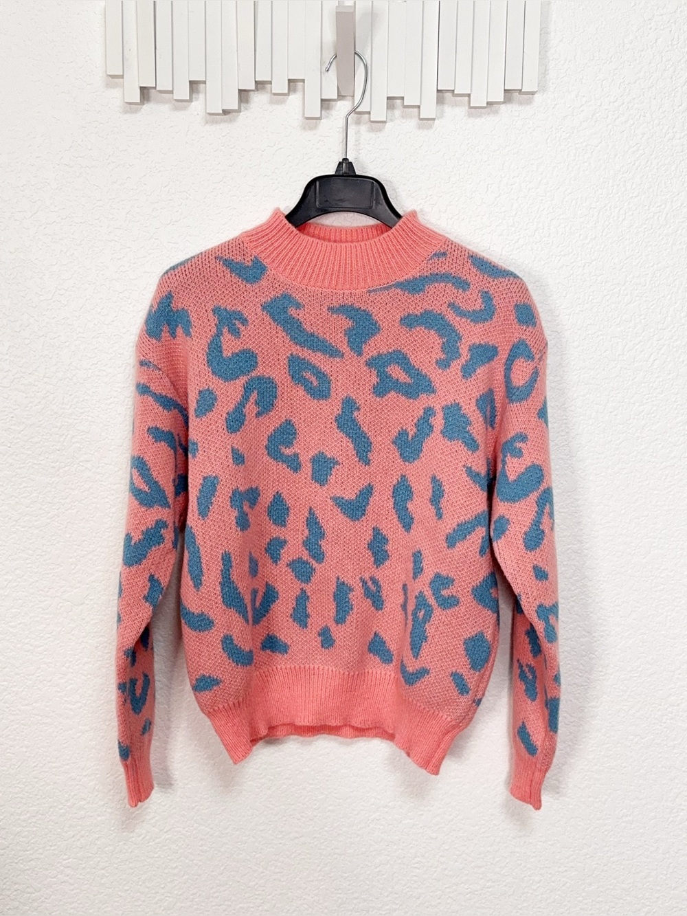 Coral Pink Blue Leopard Print Knit Crewneck Pullover Statement Sweater Size L